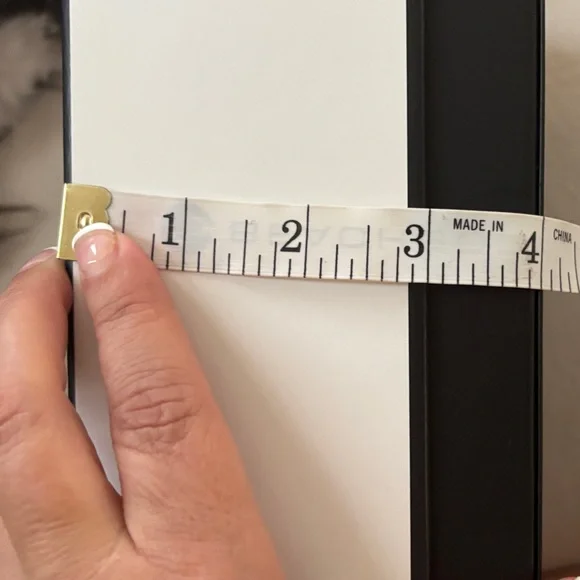 CHANEL Black and White Gift Box - Picture 5 of 5